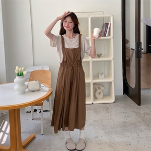 时尚套装女夏季休闲洋气减龄显瘦短袖T恤背带阔腿裤两件套图片