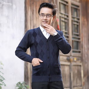 中老年商务休闲V领针织开衫冬季新款加绒加厚保暖毛衣打底衫男装图片