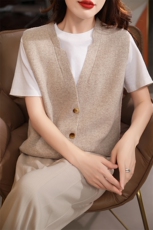 2024秋季新款纯色V领单排扣开衫休闲百搭，女装马甲，美雪羊绒