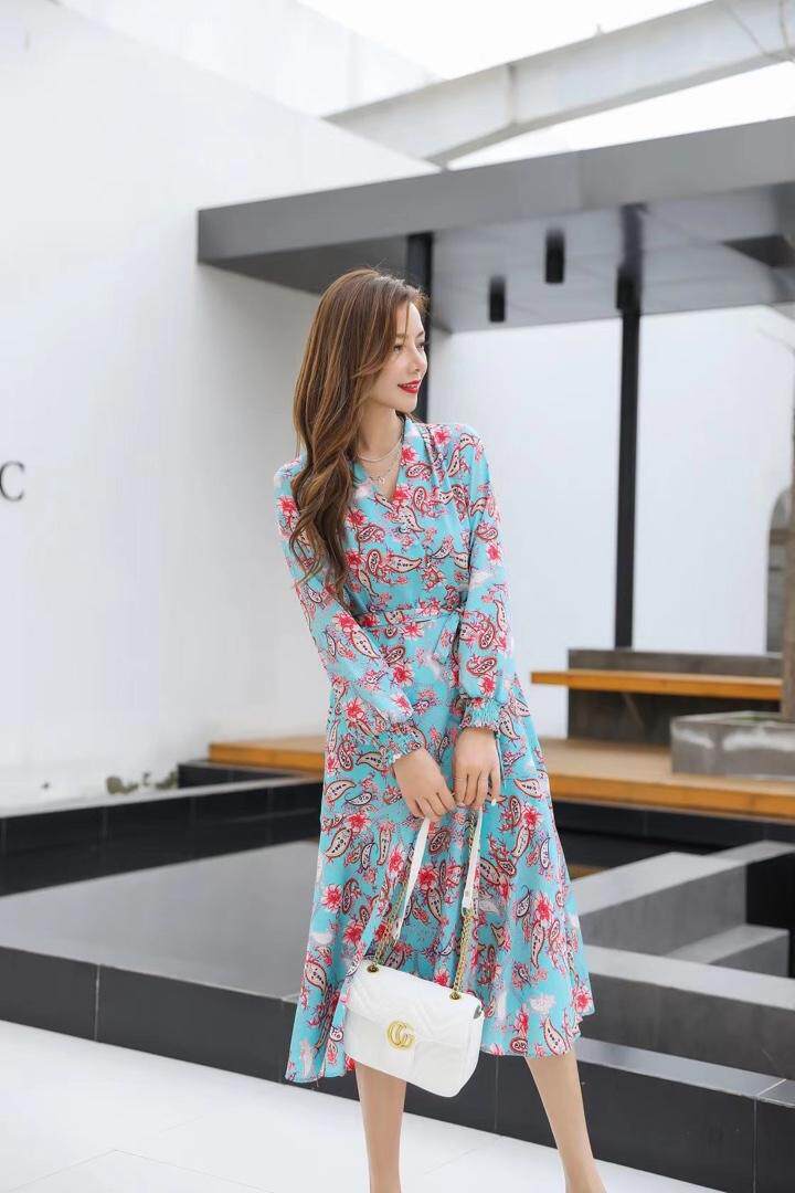 春季碎花连衣裙，女装连衣裙，蓝芝衣秀