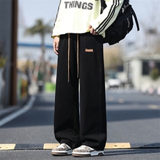 黑色