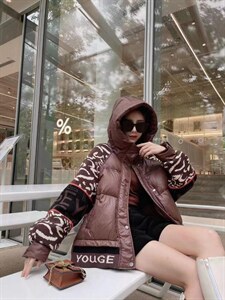 针织拼接羽绒服图片
