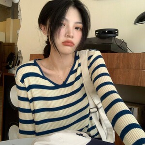 2025款春秋季法式撞色条纹v领长袖针织衫女毛衣小众上衣图片