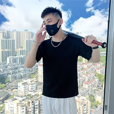 黑色