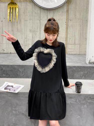 秋款连衣裙，女装连衣裙，莫妮菲