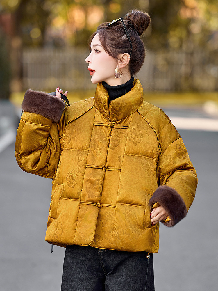 新中式国风短款羽绒服女2024冬新款减龄漂亮洋气黄色盘扣保暖外套,女装羽绒服,伊仟回