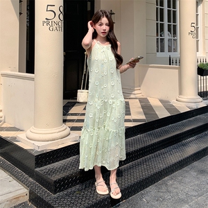 法式绝美挂脖连衣裙女2025夏季新款超好看独特漂亮海边度假风长裙图片