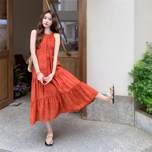 独特绝美橘红色无袖连衣裙女夏新款超好看慵懒松弛感挂脖长裙及踝图片