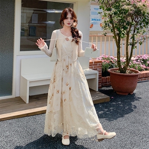 法式浪漫蕾丝拼接吊带连衣裙套装女2025秋新款长袖开衫气质两件套图片