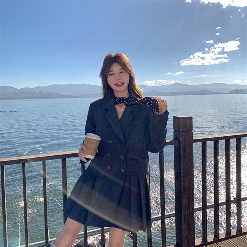 内里羽绒90绒双排扣翻领加厚西装裙连衣裙(配丝巾)（含12%羊毛）,女装羽绒服,纯色衣恋