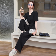 法式气质V领修身显瘦西装连体裤女2025夏款高级感时髦休闲连衣裤，女装连体裤，微微衣阁