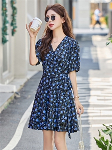 法式碎花一片式连衣裙女2025夏季新款短袖收腰显瘦系带花色短裙子图片