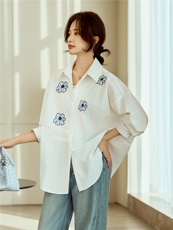 白色慵懒刺绣翻领衬衫女春季新款宽松气质衬衣设计感小众圆弧上衣，女装衬衫，梦懿尔