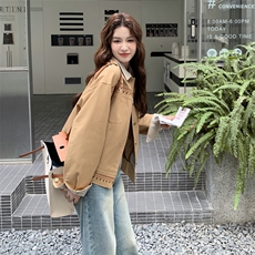 高级小众民族风设计驼色短外套女2025春秋超火好看休闲工装夹克，女装短外套，2C176