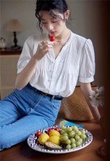 夏季新款v领短袖设计感白衬衫泡泡袖别致上衣衬衣，女装衬衫，湘姗