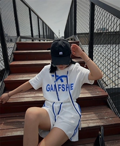 休闲套装图片