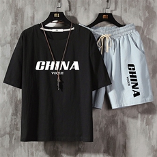 黑衣浅蓝裤