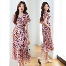 2025夏季新款气质V领收腰绑带法式优雅荷叶袖印花连衣裙女，女装连衣裙，布芭啦