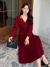 优雅气质红色长袖连衣裙女2025秋季新款收腰显瘦洋气减龄漂亮长裙，女装连衣裙，玖莱伊