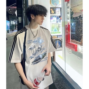 抖音得物品质二开240克宽松纯棉美式潮牌印花三条杠中性风短袖T恤图片