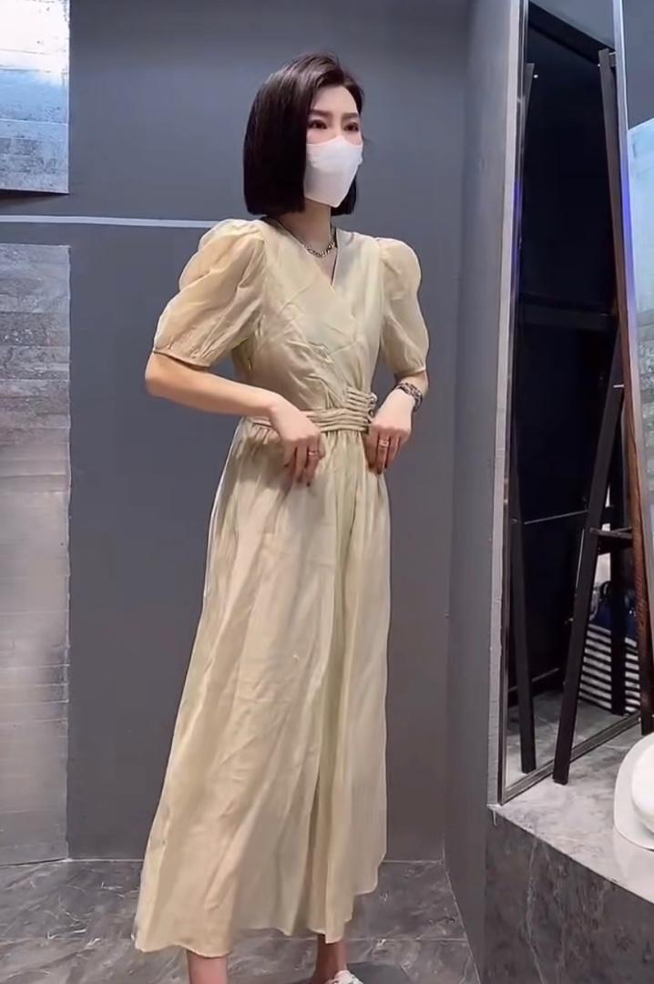 夏季新款洋气气V领腰盘扣设计连衣裙,女装连衣裙,L·H·X