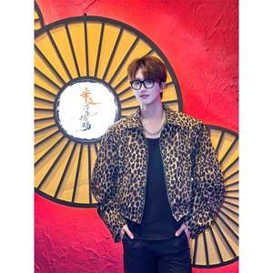 美式豹纹牛仔夹克男2025春季新款小众欧美翻领设计感短款宽松外套图片