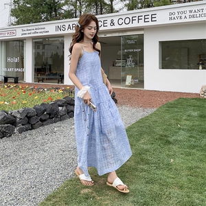 韩系蓝色减龄格纹连衣裙女2025夏季新款高级感小众绝美显瘦吊带裙图片