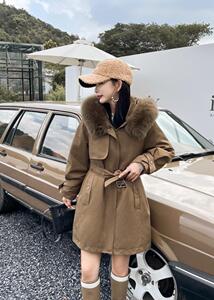 2022狐狸毛派克服图片