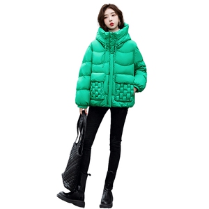 时尚潮流女装羽绒服冬季新款保暖外套显瘦修身设计绿色短款夹克百搭休闲风格图片