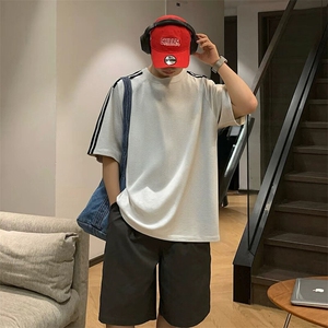 抖音得物品质二开240克宽松纯棉美式潮牌印花三条杠中性风短袖T恤图片