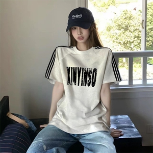 抖音得物品质二开240克宽松纯棉美式潮牌印花三条杠中性风短袖T恤图片