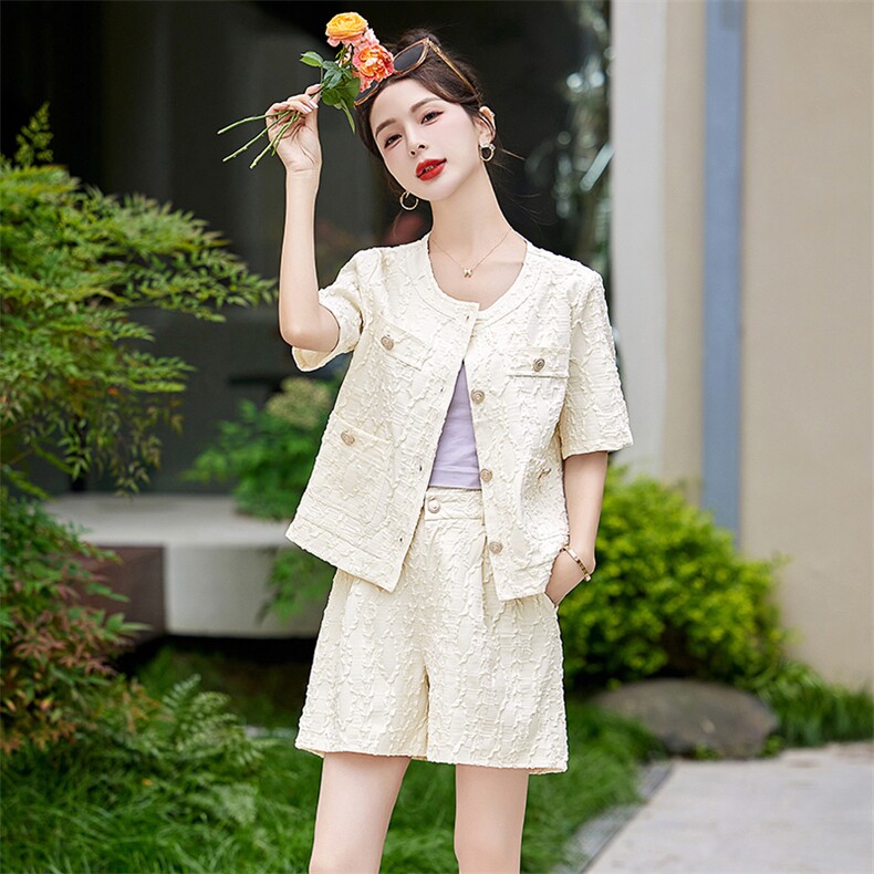 时尚米白色小香风套装女2024夏新款小个子洋气显瘦上衣短裤两件套,女装套装/套裙,琦鑫阁（原依鑫阁）