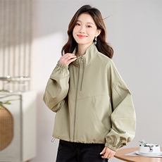 女士短外套女春秋2025年新款时尚宽松显瘦小个子减龄连帽夹克上衣，女装短外套，丽影随形