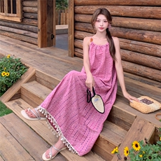 亮片流苏拼接玫红色吊带连衣裙女夏2025新款多巴胺绝美洋气长裙子，女装连衣裙，2C216
