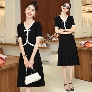 现货可推2024夏季新款小清新气质赫本风小黑裙收腰显瘦小个子裙子，女装连衣裙，时尚风爆