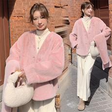 新品现货2024冬季新款环保貂绒立领短款高级感皮草外套保暖配围巾，女装皮草，韩蜜菓