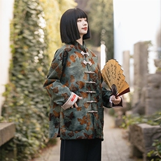 翡绿色