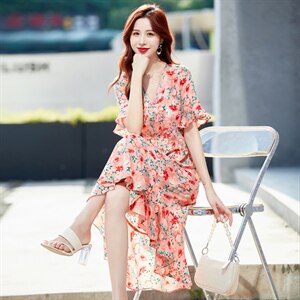 2025新款大码女装夏季荷叶边显瘦a字裙胖妹妹遮肚雪纺碎花连衣裙图片