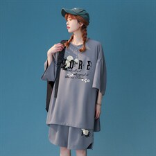 深灰色