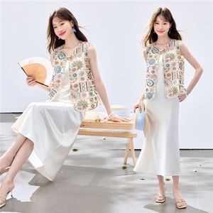 夏季新款现货!2026新中式小清新刺绣马甲+珍珠吊带连衣裙套装女图片
