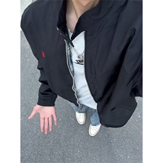 黑色