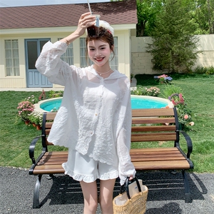 夏日蕾丝拼接两件套2025小个子白色绣花长袖防晒衫荷叶边短裤套装图片