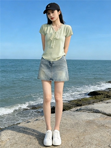 气质温柔风时尚套装裙女夏新款V领蕾丝拼接针织上衣牛仔裙两件套图片