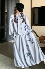 蓝色刺绣衬衫半身裙女2025春季新款复古设计感网红高腰a字裙，女装连衣裙，2C372