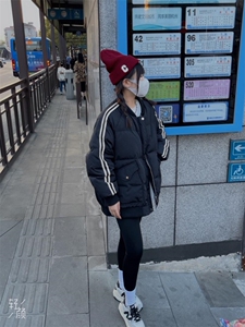 韩版情侣款羽绒服图片