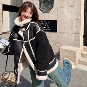 设计感拼接黑色羊羔毛外套女2024秋冬新款加绒加厚皮毛一体机车服图片