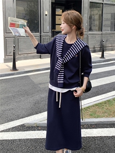 主推现货-2025年秋季新款宽松减龄条纹披肩卫衣套装裙女两件套图片
