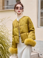 新中式风狐狸毛短款羽绒服女高端小个子保暖外套黄色，女装羽绒服，奕薇雅