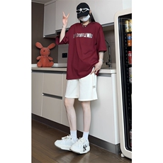 暗红色