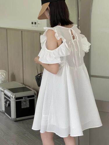 韩版木耳边露肩连衣裙，女装连衣裙，玩美